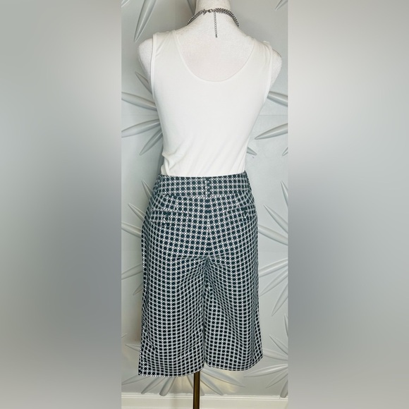 Ann Taylor SZ 8P Margo style dark navy & white geometric print capris, waist 33” - Picture 5 of 6